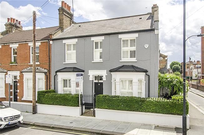 hamptons_tower's tweet photo. Sunday Feature Property 💫🏡

3 Bedroom Terraced House For Sale - Fulham, London, SW6

An outstanding double fronted period house in the centre of Fulham, offering flexible accommodation as well as easy access to excellent transport.

https://t.co/WeXRPs9e1z https://t.co/ii1C8eOphF