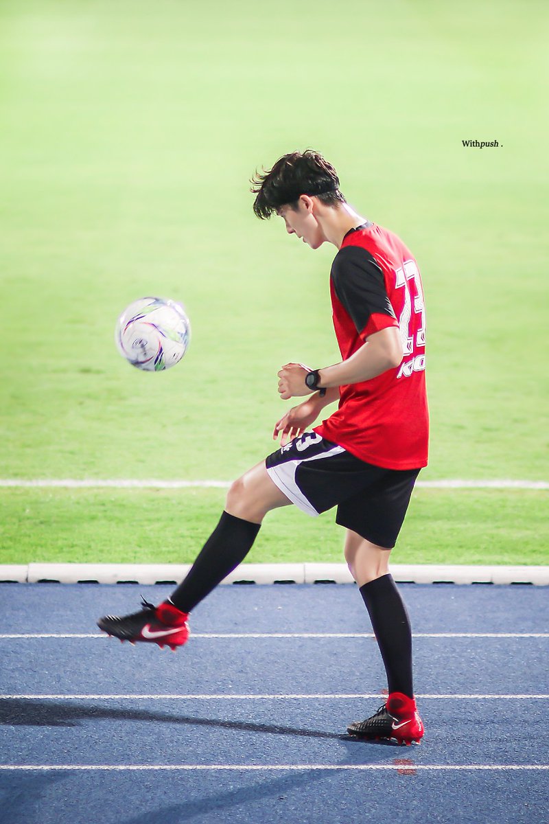 WithPushDJ's tweet photo. 180304 l HQ    เรื่องบอลไว้ใจพี่......ได้? ถถถถถ ⚽️⚽️
 #withpush #push_dj @DJ__Push https://t.co/mSecNl4duS