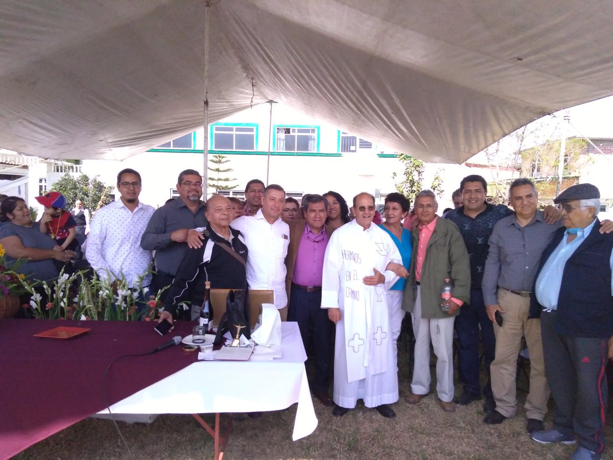 CIzcalliMorena's tweet photo. Misa oficiada por el @padresolalinde en homenaje al doctor Venancio Queupumil Cabrera en Cuautitlán Izcalli a 2 años de su asesinato.

Con música de Violeta Parra y Víctor Jara, seguimos adelante a conquistar la paz y justicia social para todos! https://t.co/esKwfknUbx