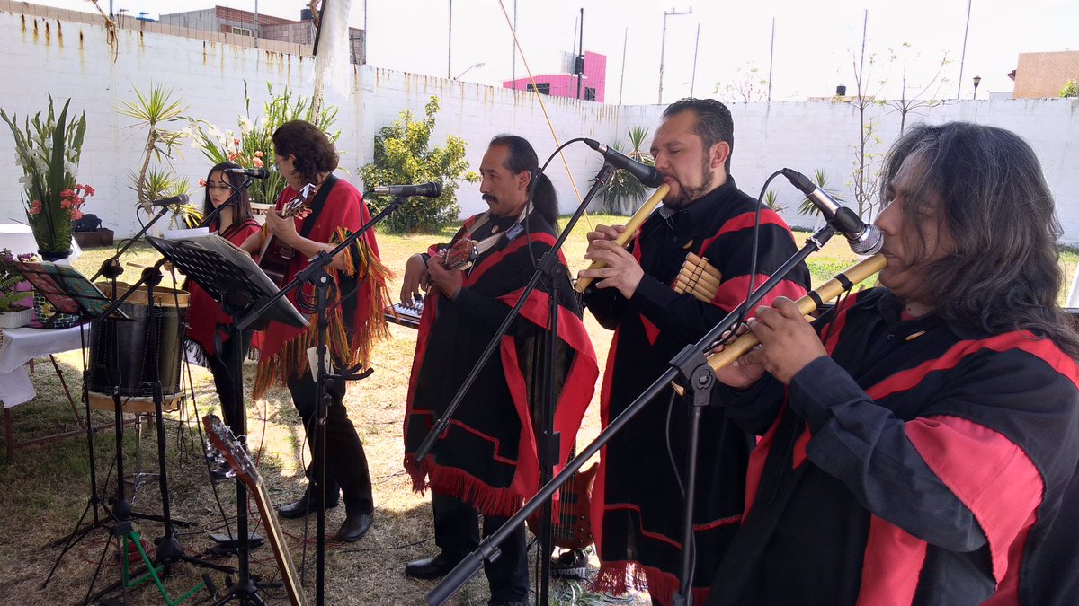 CIzcalliMorena's tweet photo. Misa oficiada por el @padresolalinde en homenaje al doctor Venancio Queupumil Cabrera en Cuautitlán Izcalli a 2 años de su asesinato.

Con música de Violeta Parra y Víctor Jara, seguimos adelante a conquistar la paz y justicia social para todos! https://t.co/esKwfknUbx
