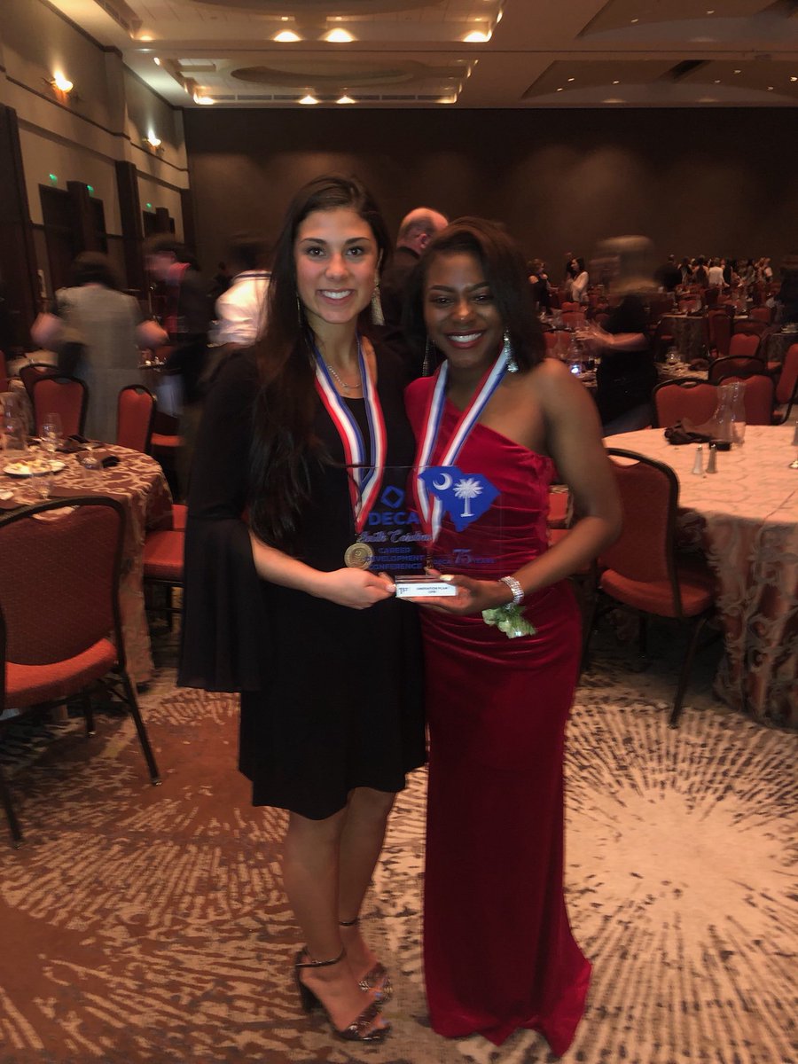 SCDECA_Kelli's tweet photo. An amazing night and a great way to end my presidency. South Carolina DECA, I will love you forever! And ATL, here we come🖤 https://t.co/zGnriiALEw