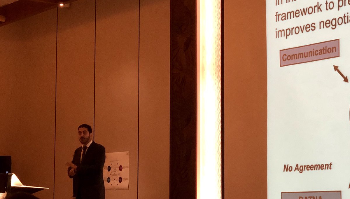 Rjayyousi's tweet photo. @mosisworld presenting the art of negotiations @MEABeeSchool #meabee9buzz https://t.co/zPVt0SQ191
