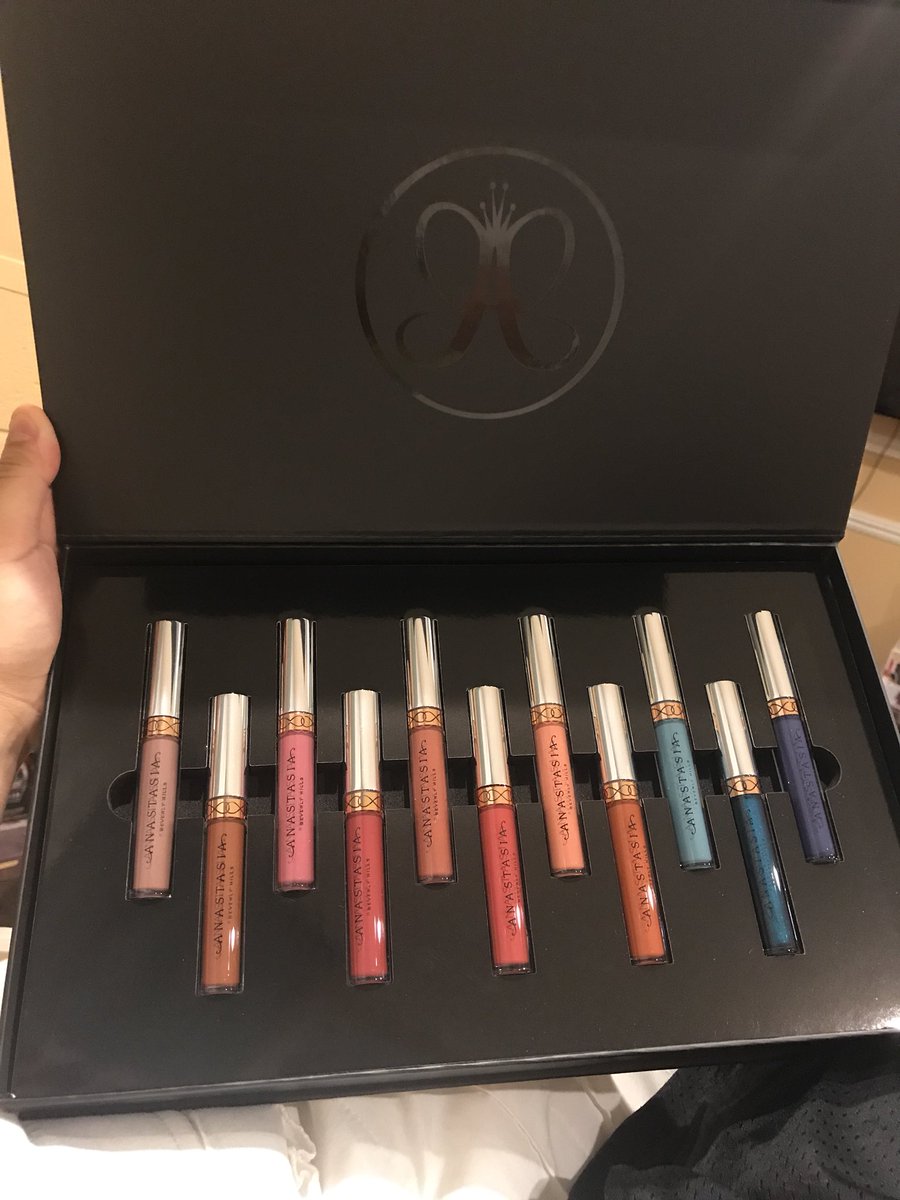 Hector_Juliann's tweet image. Should I give these away too? RT or hit the IG for contest info. #YoungPapi #HectorJuliann