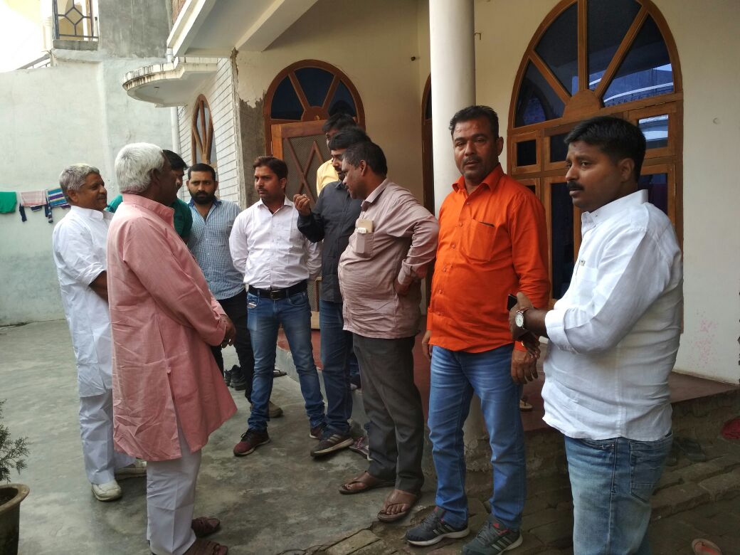 HimanshuD_'s tweet photo. #गोरखपुर_लोकसभा चुनाव मे #भाजपा प्रत्याशी #उपेन्द्र_दत्त_शुक्ला जी के पछ मे #इन्द्रानगर मे देवेन्द्र सिंह जी के घर जनसम्पर्क करते @BijayKDubey (पुर्व जिलाध्यक्ष #BJPDEORIA)साथ मे अजय कुमार दूबे,सतेन्द्र सिंह,नवीन सिंह
#Vote4bjp #Sunilbanshalbjp #SHIVKUMARPATHAK #ramlalbjp https://t.co/tJMNLdGigf