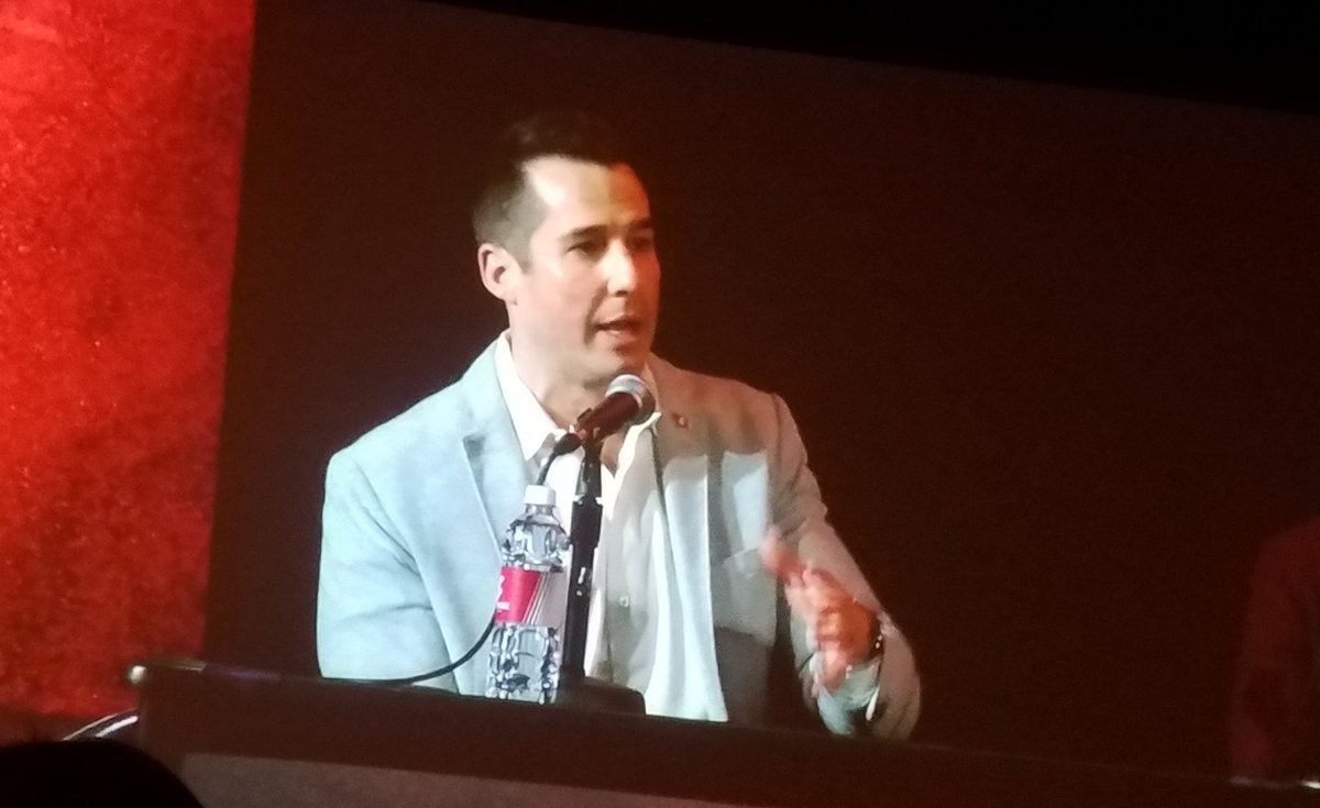 CarolStrdesigns's tweet photo. Amazing evening!! Surrounded by a bunch of great Seattle Cougs, met the new and impressive WSU AD @pat_chun , saw my favorite Cougar legend @jasongesser and got to know the quite awesome @KatieGrad !! Future looks bright for @wsucougfb  #GoCougs https://t.co/XCrc4Un8ZV