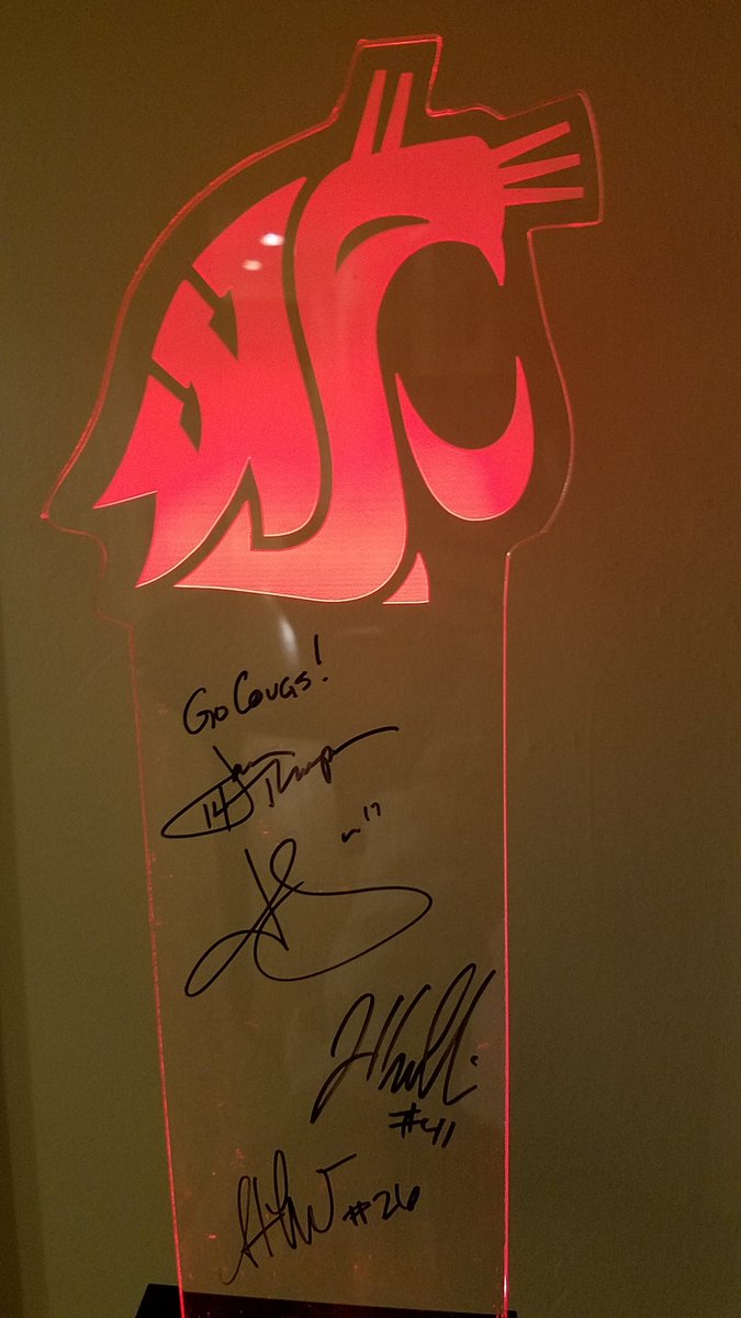 CarolStrdesigns's tweet photo. Amazing evening!! Surrounded by a bunch of great Seattle Cougs, met the new and impressive WSU AD @pat_chun , saw my favorite Cougar legend @jasongesser and got to know the quite awesome @KatieGrad !! Future looks bright for @wsucougfb  #GoCougs https://t.co/XCrc4Un8ZV
