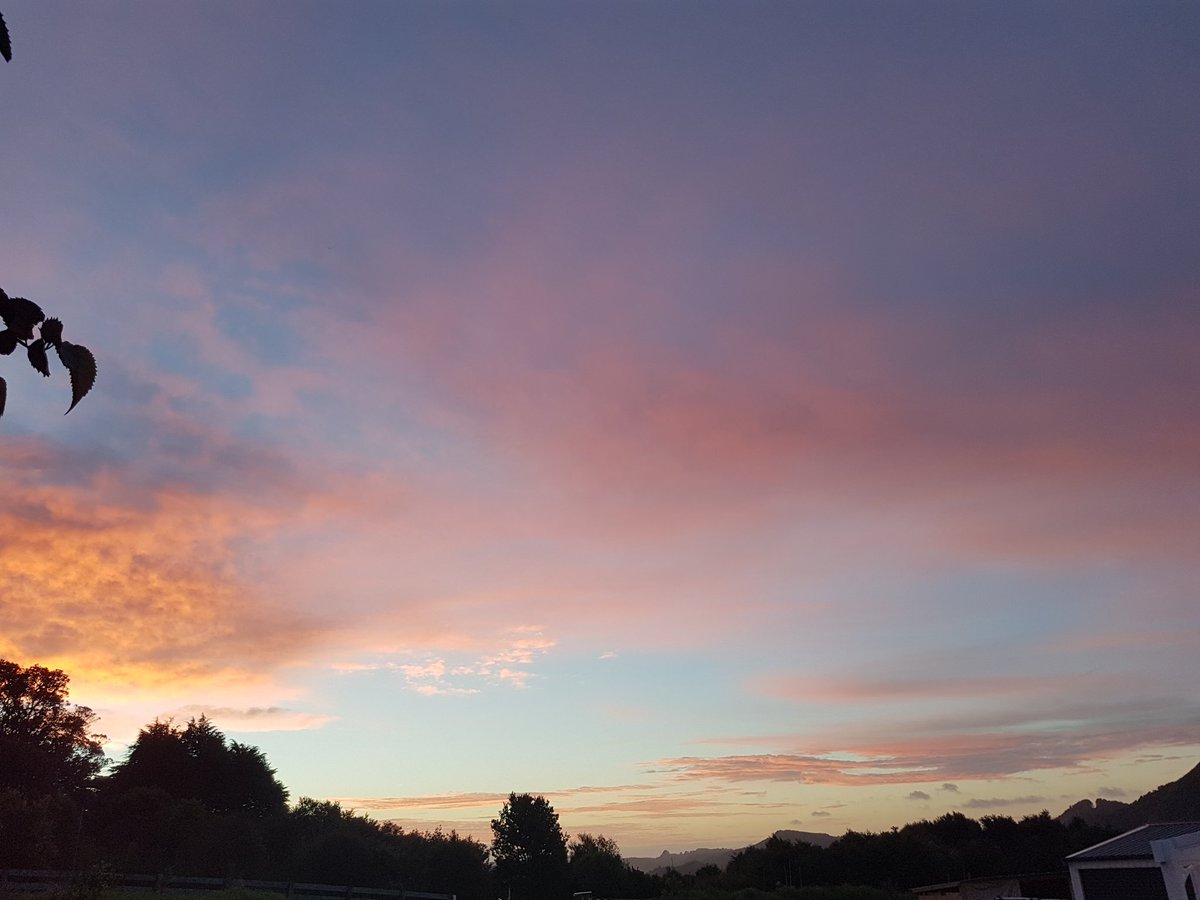 Nice sunset tonight.  <a href="/WeatherWatchNZ/">WeatherWatch.co.nz</a>