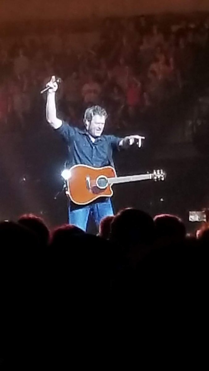 anjellybean27's tweet photo. Waiting the many long months to see Blake Shelton in concert was torturous, but it was well worth the wait! Last night was hands down the best night of my life😊 @blakeshelton #CountryMusicFreaks #bsdallas https://t.co/SPHDnMqYnS