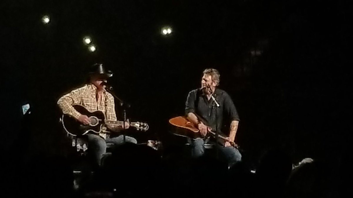 anjellybean27's tweet photo. Waiting the many long months to see Blake Shelton in concert was torturous, but it was well worth the wait! Last night was hands down the best night of my life😊 @blakeshelton #CountryMusicFreaks #bsdallas https://t.co/SPHDnMqYnS