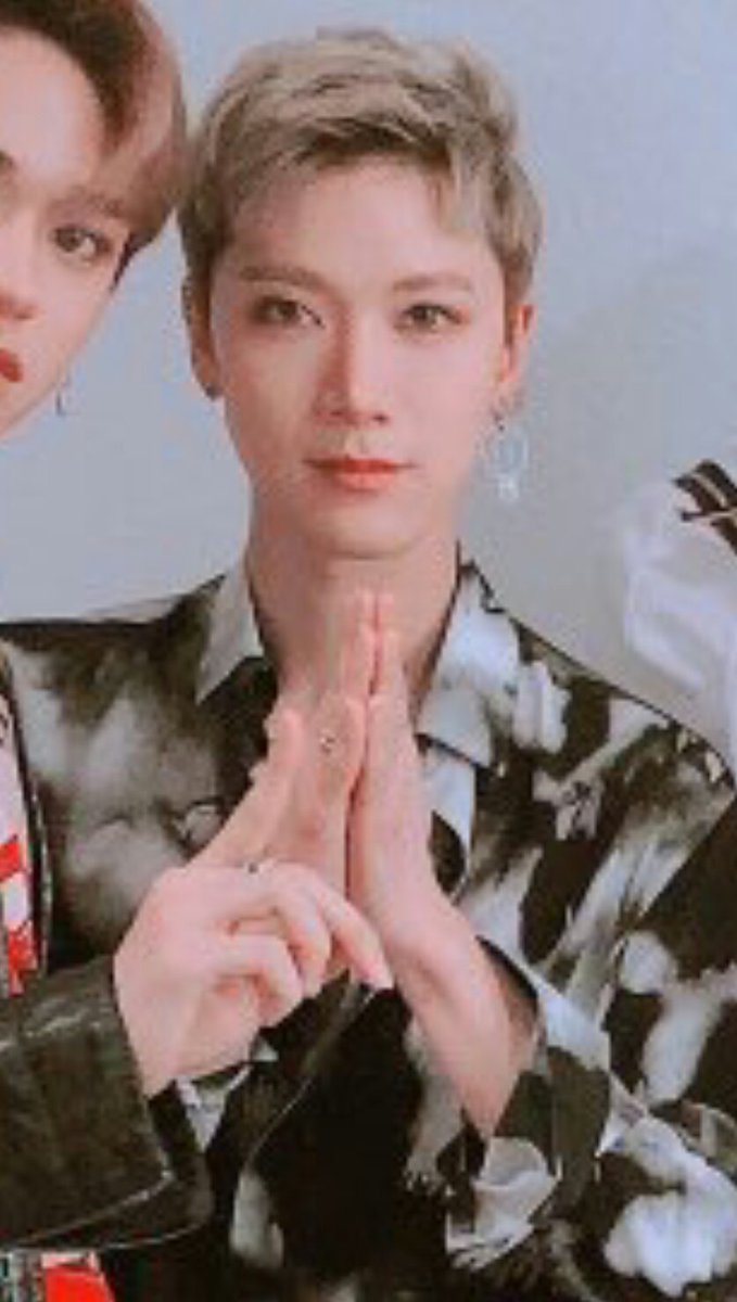 the9ng's tweet photo. ไหว้แบบไทย - ไหว้ขอข้าว - ไหว้พ่อตา - ไหว้จ้ะ https://t.co/oZIsbMmeHo