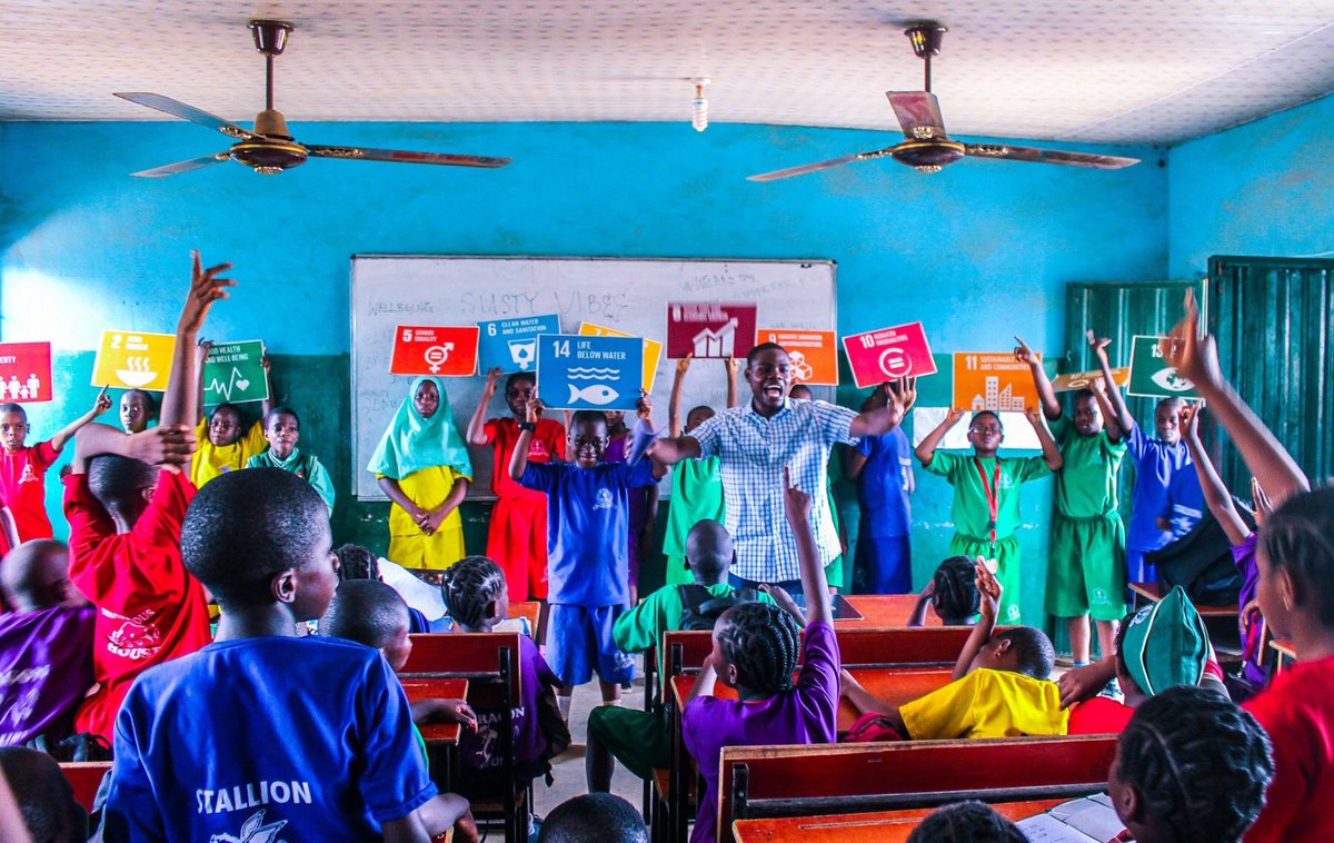 Chux_O's tweet photo. Future Leaders Addressing Global Issues #Education #GlobalGoals #SDG #Leaders #Future #Environment #SustySchools #LightForEducation #OurCommonwealth #SDGs #LeadingChange #SeedTheChange #ClimateChange https://t.co/WQ5NmVBwn2
