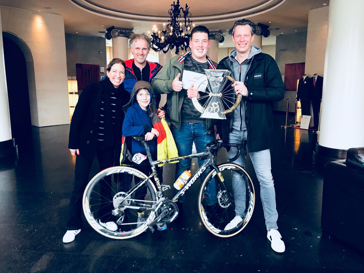 velomedia2010's tweet photo. Our @StradeBianche granfondo team sharing hotel and trophy with @AnnavdBreggen 😊🚴‍♂️💪🇳🇱 https://t.co/BTDba2TiH8