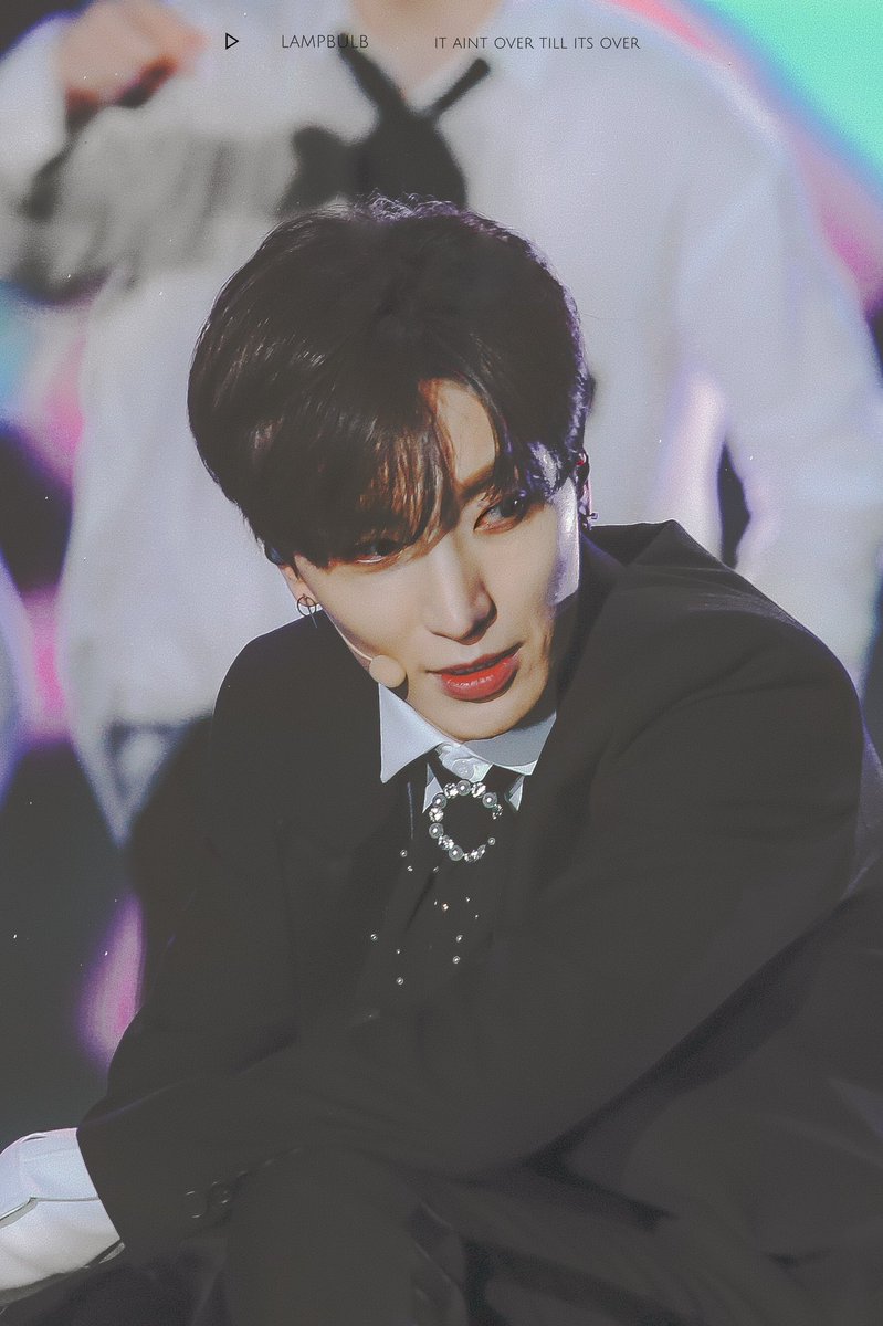 13elieveSG's tweet photo. [HD PIC] 180224 K-Pop World Festa - Leader Leeteuk is just undoubtedly gorgeous and full of charms! ^^ [4P] (Cr:@BULBLAMP) https://t.co/lXfj1MNB5A