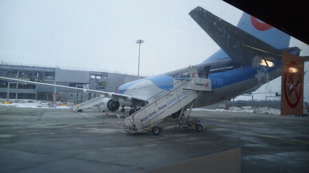 alisona29's tweet photo. @TUIUKcares Sadly looking out at our 25hr+ delayed flight we're not allowed on due to lack of staff.... https://t.co/d61WcpVSoW