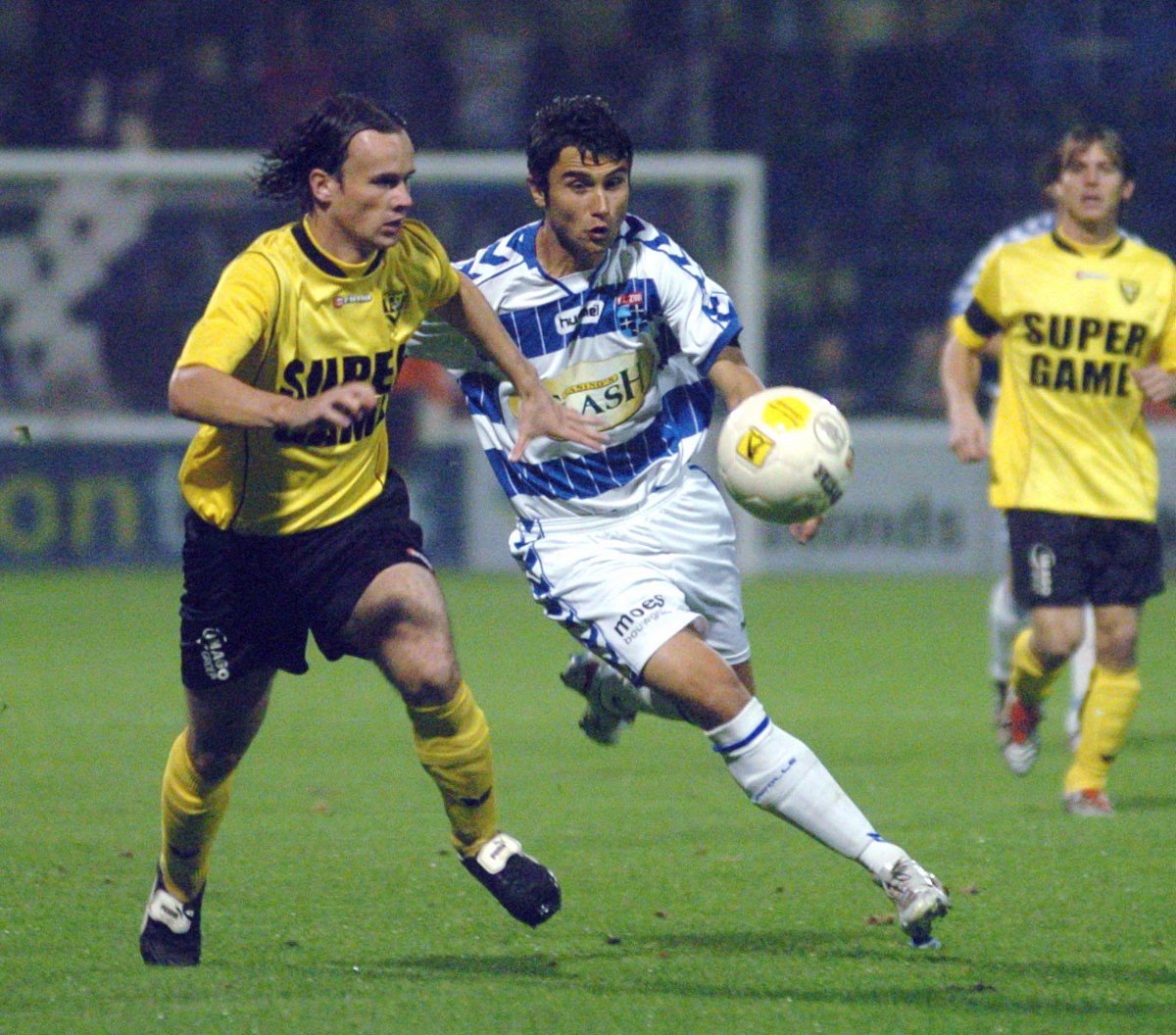 PECZwolle's tweet photo. ⚽ MATCHDAY! Om 12.30 uur begint PEC Zwolle aan de thuiswedstrijd tegen VVV-Venlo. Kom naar het stadion en moedig onze Blauwvingers aan! #zwovvv #peczwolle https://t.co/OHLjbpG6kD