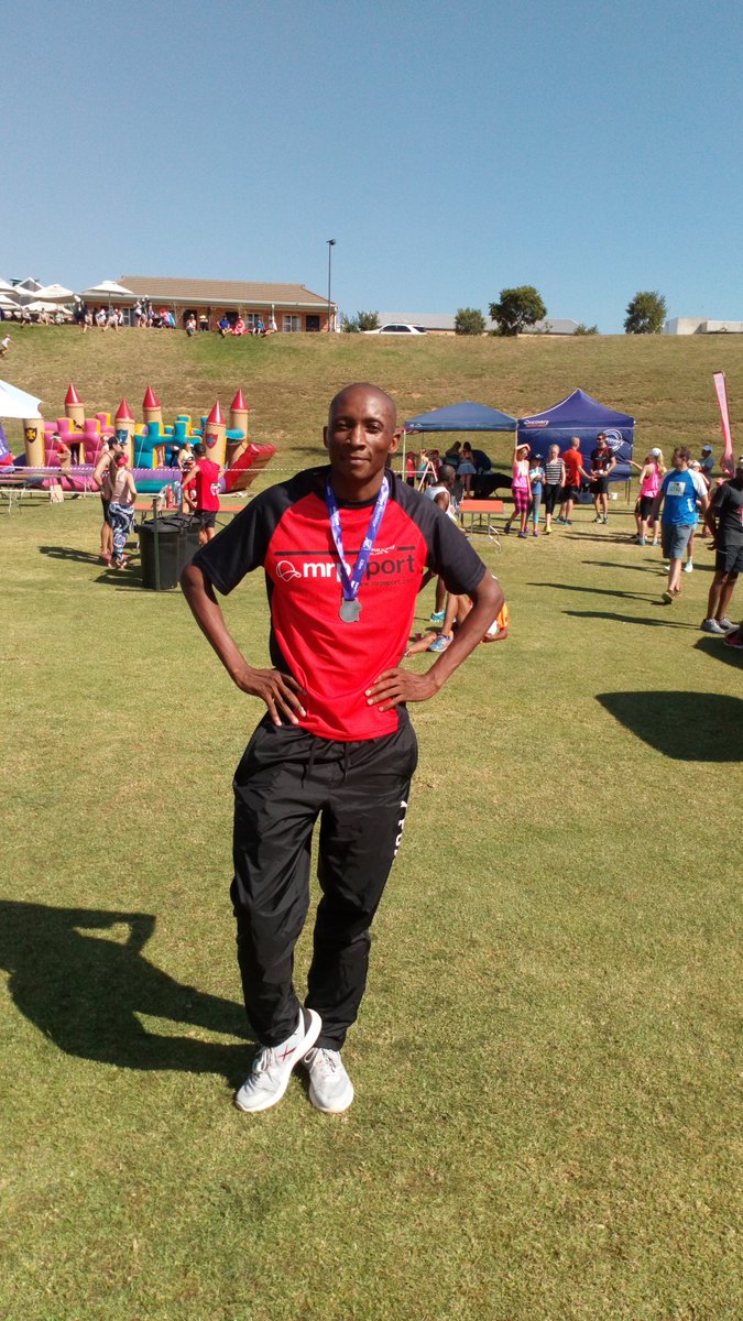 bhacea's tweet photo. Hot legs 32km done and dusted #iloveroadrunning #comradesmarathon #2oceansmarathon @2OceansMarathon we are coming #readytogo https://t.co/sS95MtniYF