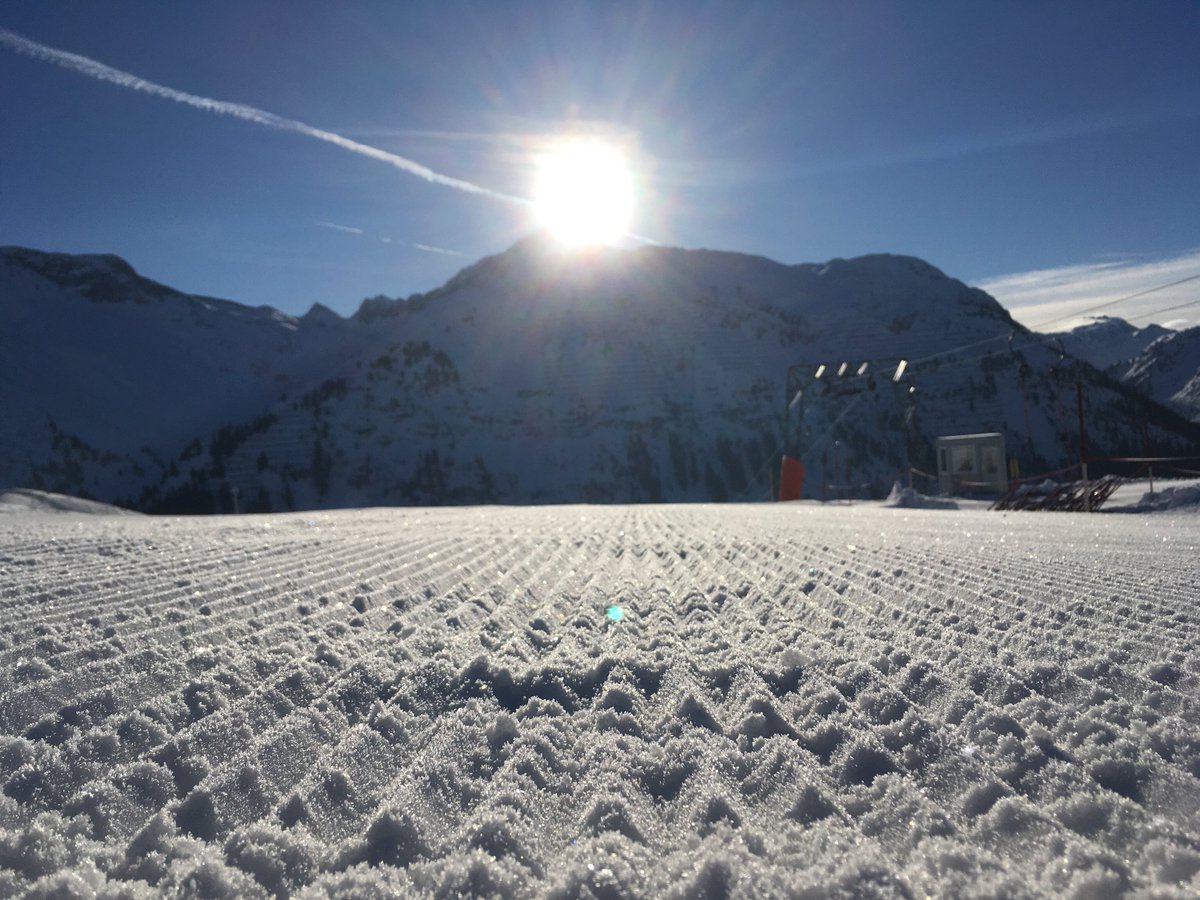 Christoph_ski's tweet photo. If you’re after some sun this morning then head up to Kapall. Red 44 is a personal favourite of ours and really gets you ready for the day #SunSkiing Just don’t forget to wear some sun cream or you’ll end up like this 🐼#PandaEyes #OhSoCorduroy https://t.co/OvQdeTWnFF