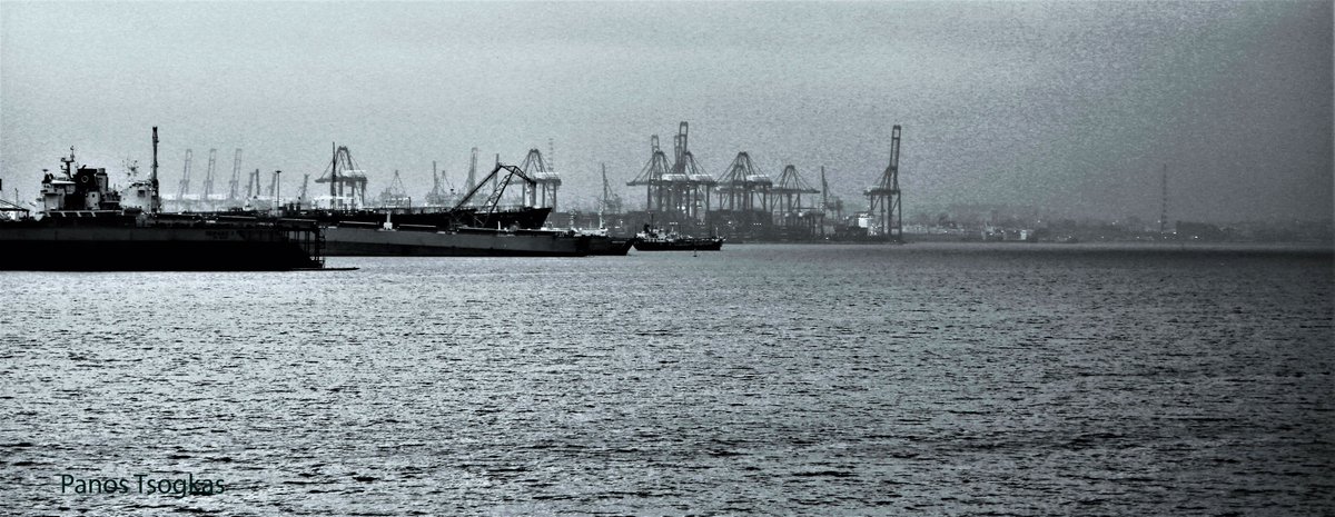 PoetaOptimus's tweet photo. Bridge cranes, Piraeus Port, Athens, Greece, https://t.co/uKaGJwTRv8 https://t.co/1Fkn2Q476S