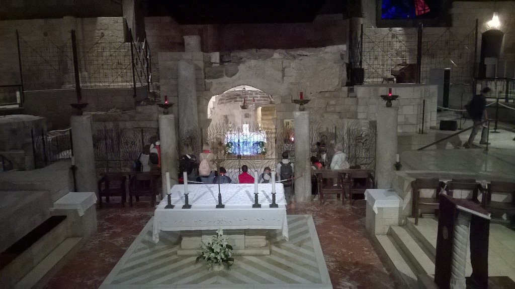 PEtienneJ's tweet photo. #ddec84 nous prions à Nazareth, là où le Verbe s'est fait chair. https://t.co/vDjMixT6Uc