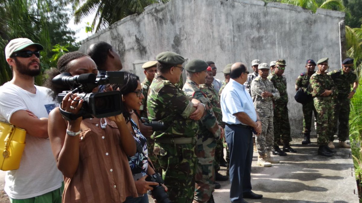 hci_seychelles's tweet photo. High Commissioner @drausaf delivering the closing address at the end of the #Lamitye joint military exercise between India and Seychelles @IndianDiplomacy https://t.co/5TBZZjBahQ