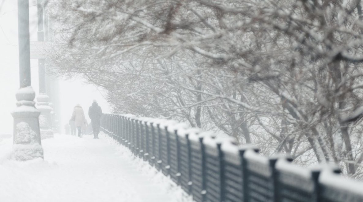  Moscú vive su mayor nevada para un comienzo de primavera en casi 70 años DXbcaNDW0AAXubx