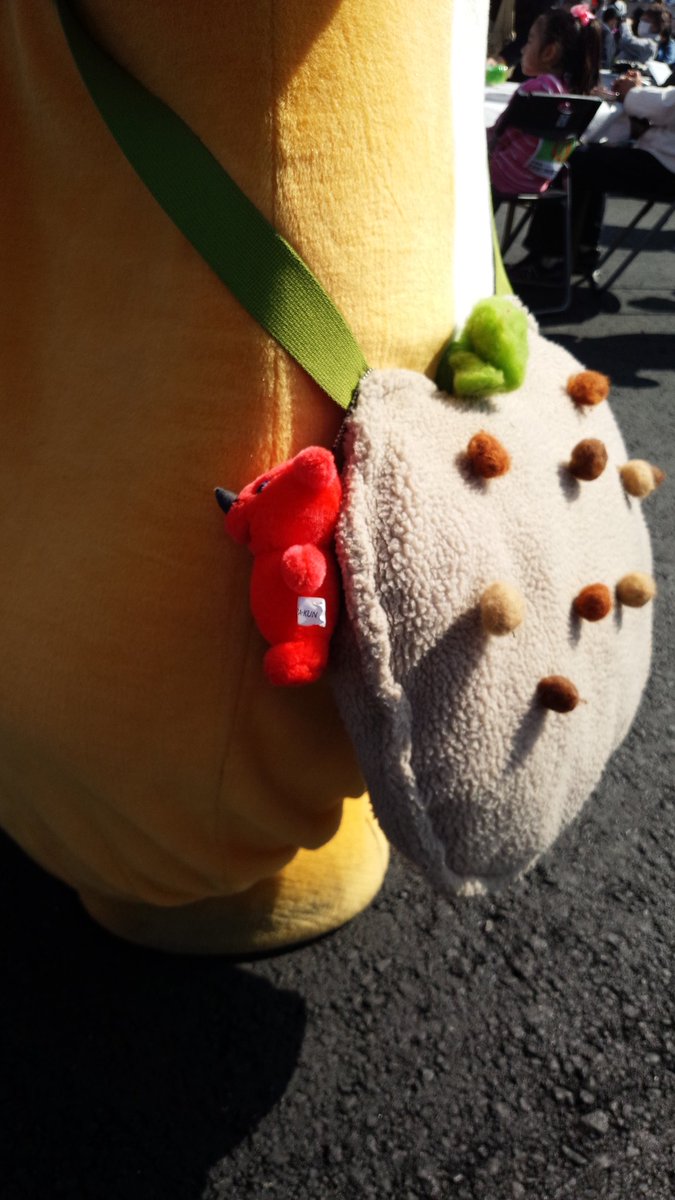 えーた ご当地キャラの チーバくん いちかわうそくん 市川梨丸くん いました いちかわうそくんのカバンには小さいチーバくんが付いてた 市川市 チーバくん いちかわうそ 市川梨丸 道の駅いちかわ