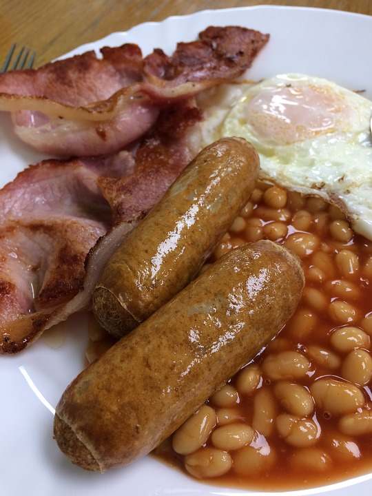 silk1069's tweet photo. Morning #Cheshire @davestearn on Sunday breakie until 12. After the freezing week we've all been through.. I think we all deserve a big breakfast don't we? What's on the menu round yours today? https://t.co/CQ3w2N0RDP