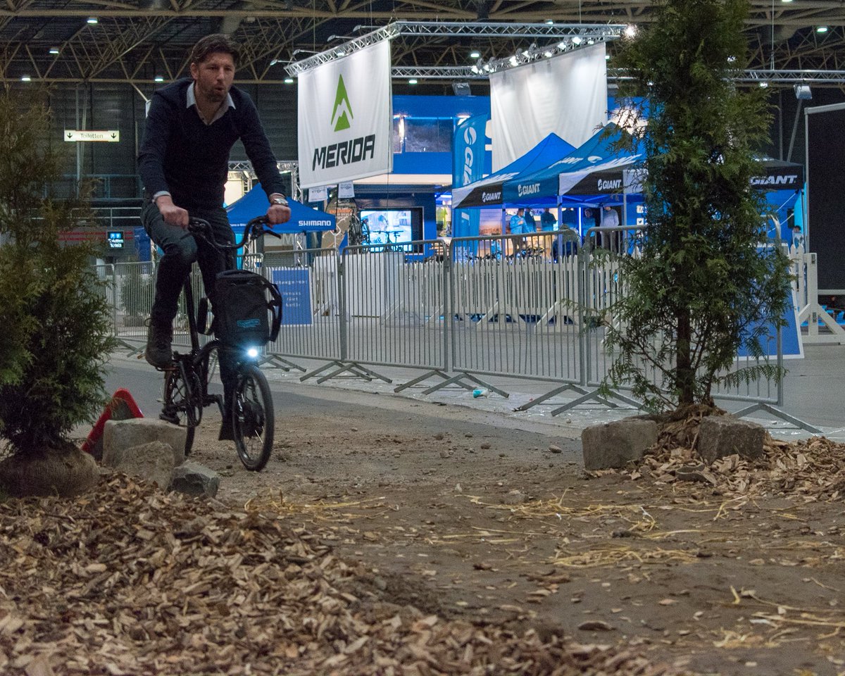KokFietsen's tweet photo. Wie zien we vandaag nog in de Jaarbeurs? Het is de laatste dag om de @BromptonBicycle elektrische vouwfiets te testen. #brompton #ebikeexperience https://t.co/zl4prWhkXV