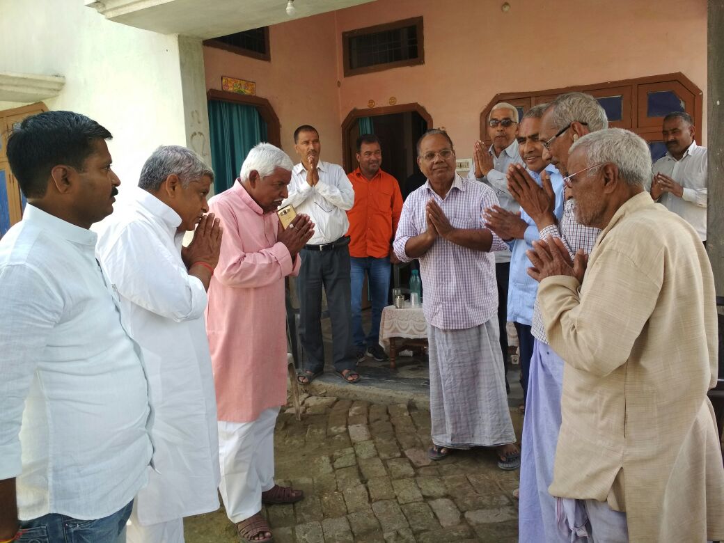 HimanshuD_'s tweet photo. #ऊपचुनाव_गोरखपर_लोकसभा के #विवेकपुरम मे जयप्रकाश सिंह जी(सेवानिवृत्त कोतवाल)के घर #भाजपा के पछ मे जनसम्पर्क करते @BijayKDubey(पुर्व जिलाध्यक्ष,#BJPDEORIA) साथ मे अजय कुमार दूबे,सतेन्द्र सिंह,नवीन सिंह
#Vote4bjp
#ramlalbjp #mahendranathpandeybjp #KalrajMishra #SHIVKUMARPATHAK https://t.co/BQbixpgPit