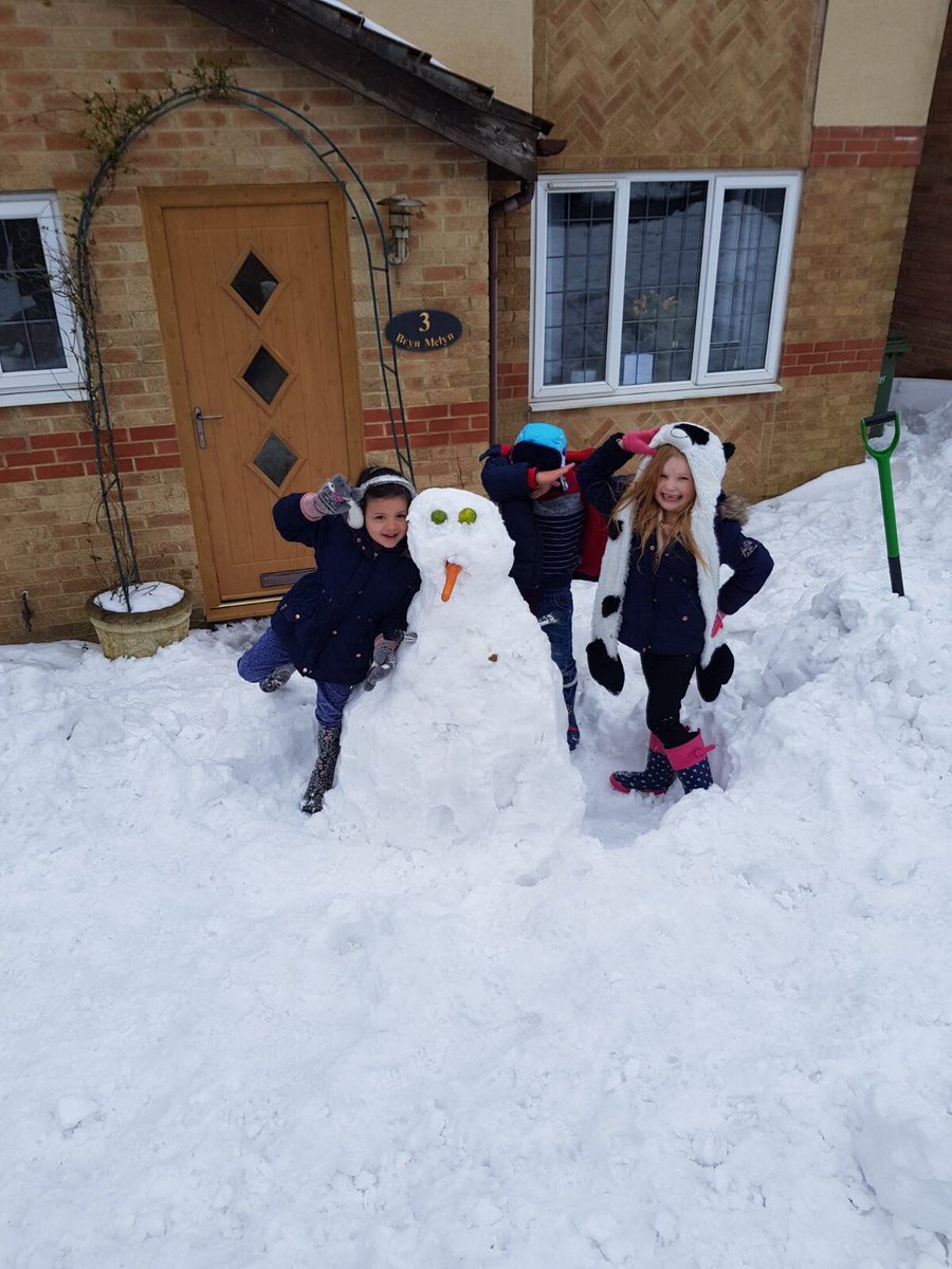 Bella, Henry and Amelia from Ty Glas enjoying the snow <a href="/CwrtRawlinprim/">Cwrt Rawlin Primary School</a>
