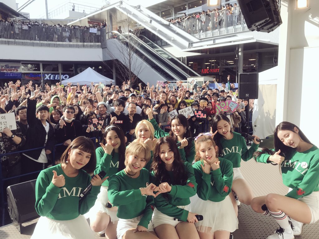 MOMOLAND_japan's tweet photo. 3/4 #MOMOLAND #リリースイベント #最後の日 もりのみやキューズモール/2部 メリーの皆さんとの記念写真公開！#모모랜드 リーダーへビンからのメッセージ♡2部で少し歌った #踊るポンポコリン はいかがでしたか?^^ファンミーティングでフルで歌いたいです！！^^みなさん気を付けて帰ってくださいね！ https://t.co/MTw68dCO1v