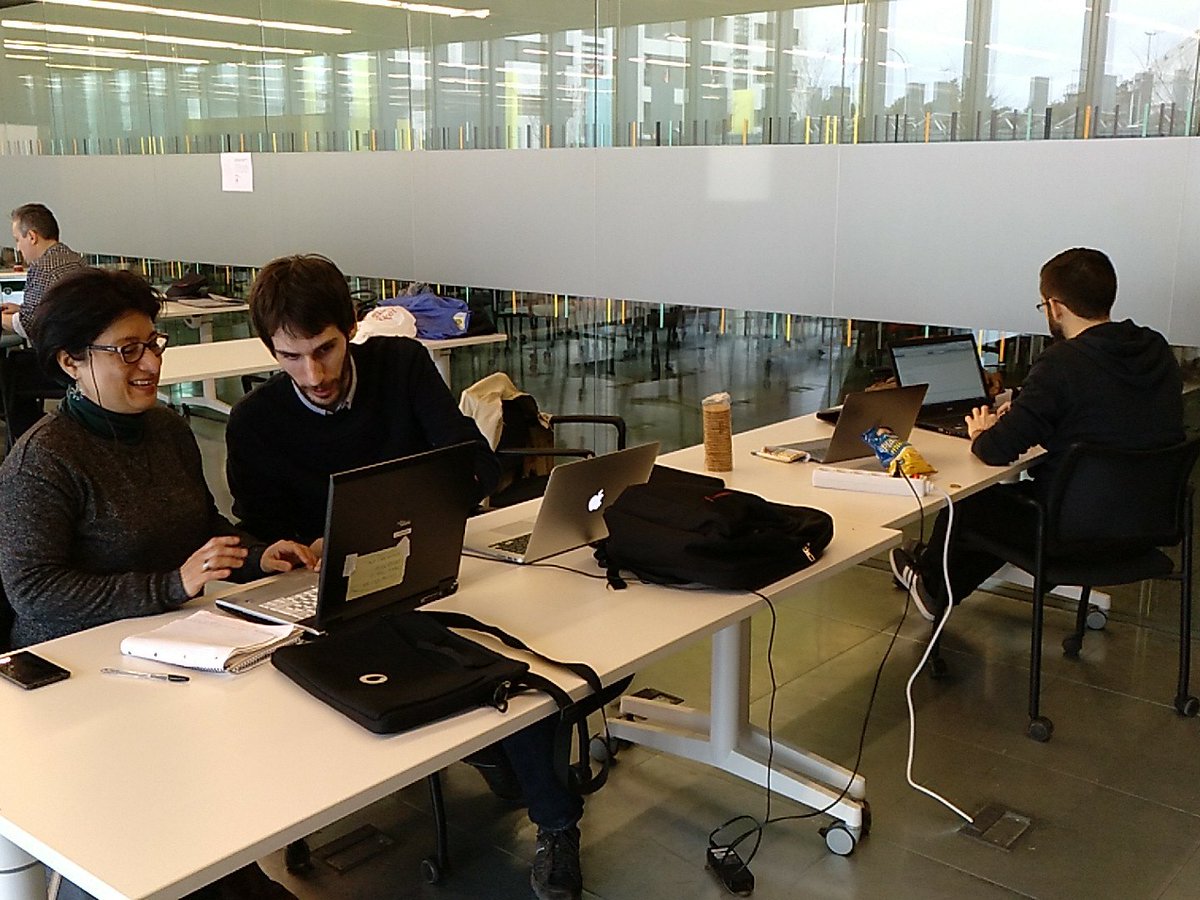 WPHackathon's tweet photo. Aquí seguimos trabajando con la gente de Aprofere y su presencia online #WPHackathon https://t.co/UKCbztULTs
