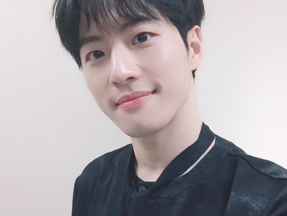 bigstarsnaps's tweet photo. [FEELDOG INSTAGRAM(2P)] fxxldoggssy: 요즘 웃음이 자꾸 나는 이유 . #유앤비 #필독 #감사합니다 #행복해요 https://t.co/uzW1N79FNy #kpopsnaps https://t.co/XYvG7o0qyp