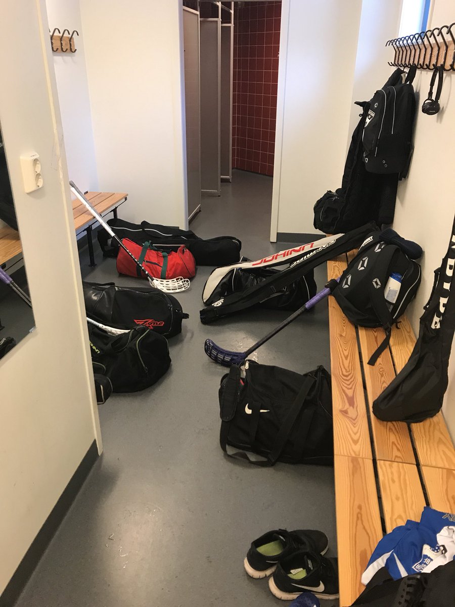 Detta är alltså hela omklädningsrummet som erbjuds när man möter Södra Tolvfors i div.2
#H2GUD