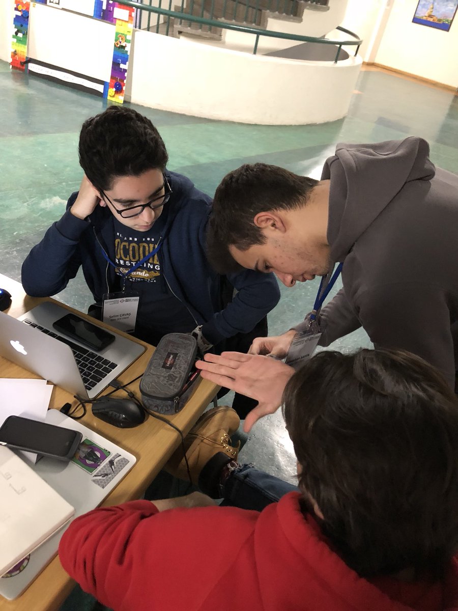 SAC_Makers's tweet photo. Darüşşafaka Eğitim Kurumlarının #3durak #autodesk #kworkslab desteğiyle düzenlediği Liselerarası 3D tasarım yarışmasındayız. #sacmakers @SACamerikan https://t.co/9VETPmmZIb