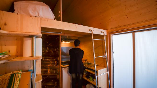 TRF's tweet photo. In Paris people are offering their backyards and gardens for refugees to build new homes. Find out more: https://t.co/DuW2Yx8ql7 #refugees #cities #resilience | @UmbertoBacchi reports @Refugees https://t.co/NGAJNnKHQz