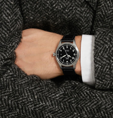 IWC's tweet photo. #StyleSunday with Mr. Robert Johnston - fashion writer and consultant.
Discover his favourite style elements on @MRPORTERLIVE : https://t.co/1IjM6UFJHO
#IWCPilot #ENGINEEREDFORMEN https://t.co/FDWxSoEJxj