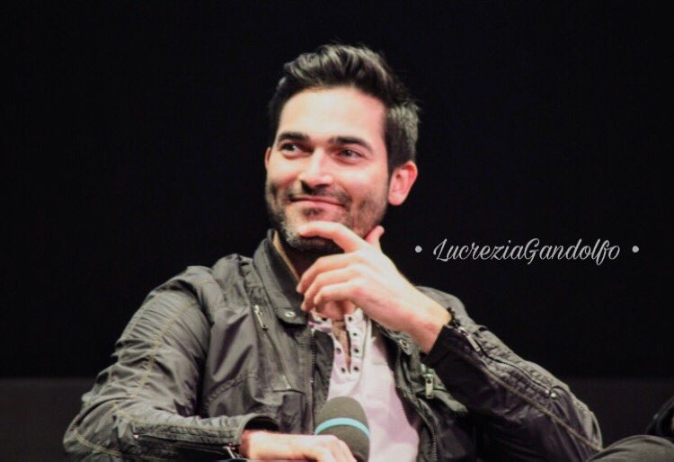 THoechlinOrg's tweet image. Photos #TylerHoechlin during the panels of the #GoodbyeCon Milan. (Thanks to LucreziaG_)