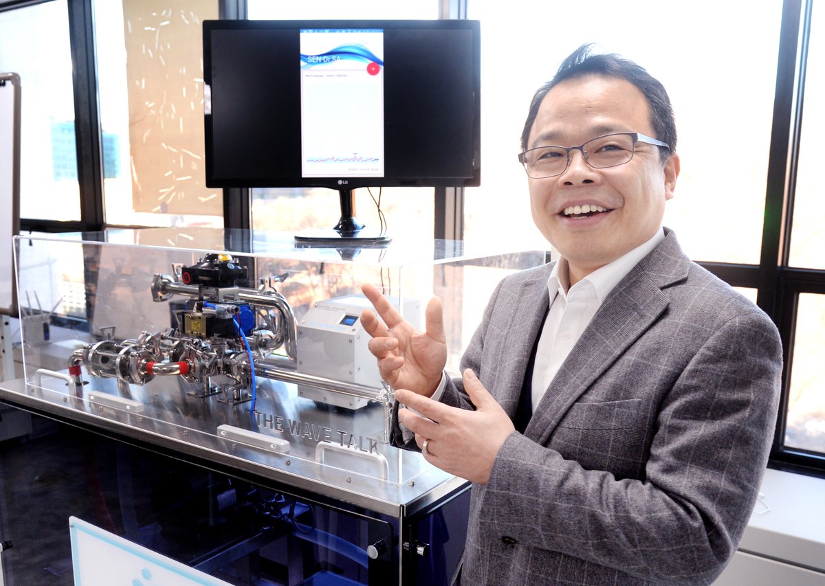 TheKoreaHerald's tweet photo. [Herald Interview] The Wave Talk seeks real-time bacteria detection with laser sensor
#TheWaveTalk #bacteria #watermanagement #startup #technology 
https://t.co/Olhg4BfAaE https://t.co/RvhH5diFEv