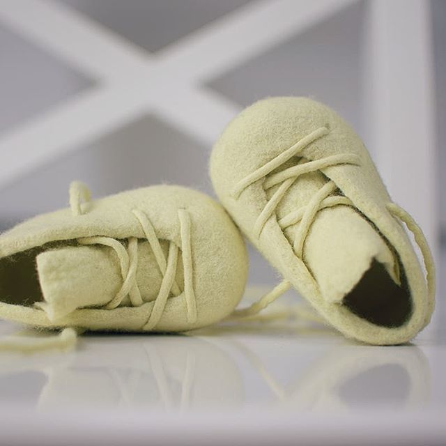 musiumuse's tweet photo. Sunny like today. 😊
Unisex soft wool baby booties made from pure merino wool 🐏🐑 .
#babystyle #babyoutfit #babyfootwear #babyfashion #handmadegifts #babylayette #newbabygift #newbornlayette #merinowool #softbooties #etsykids #etsylithuania #etsy #feltedwool #kudikis #veltinis… https://t.co/npgjGu6Ibp