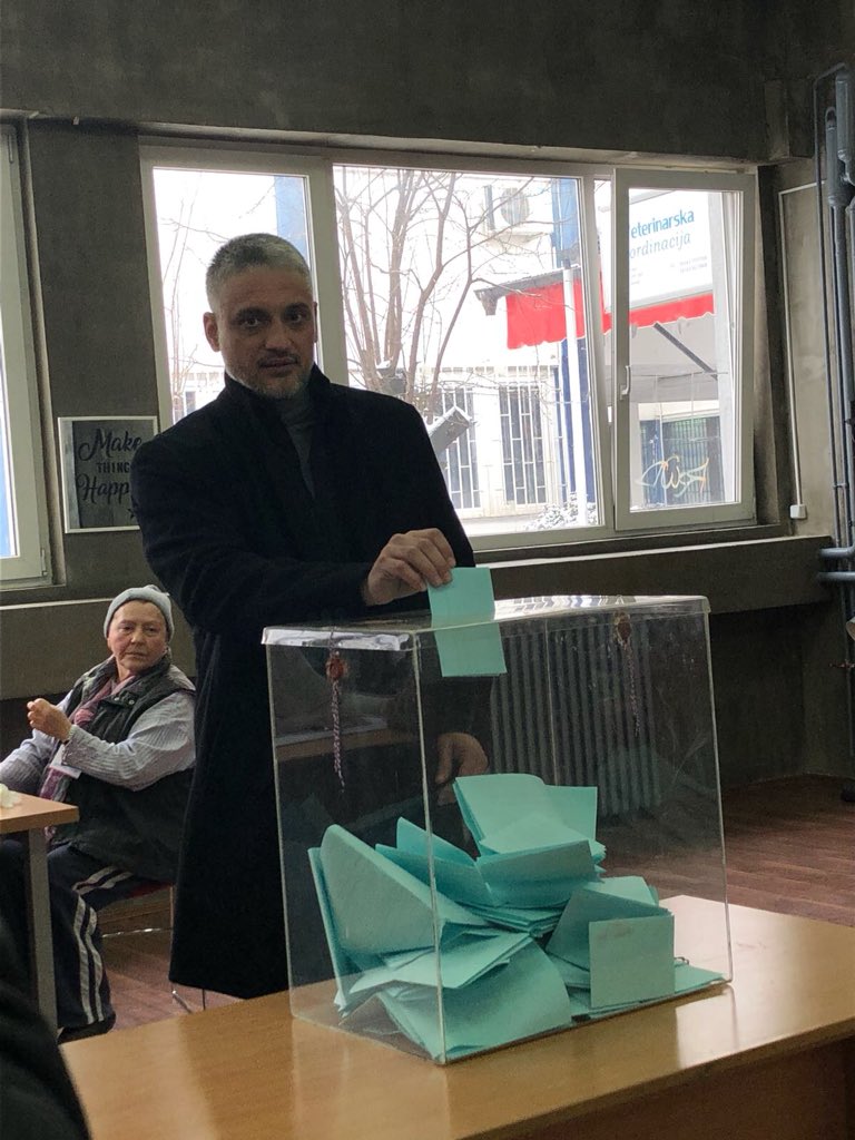 LDP's tweet photo. Predsednik #LDP @Ceda_Jovanovic glasao je jutros na biračkom mestu broj 5 na Novom Beogradu... #novalica #novanada #Beograd #BGizbori #glasamzaprijatelje #23LDP https://t.co/KRX9WLBMWP