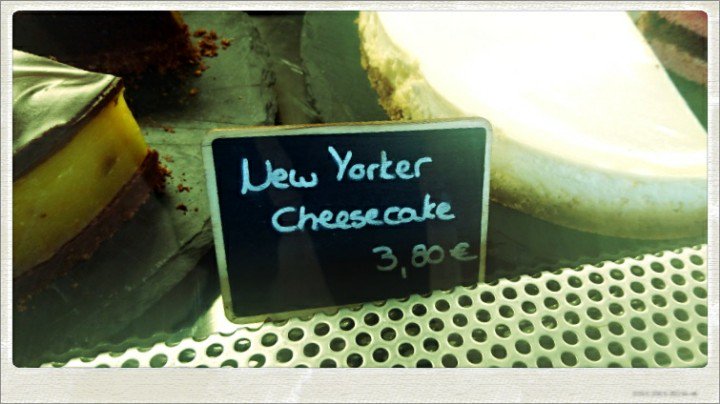 N_Stansfield's tweet photo. New York #Cheesecake >>> die Weltreise des kleinen Mannes 🛫😁 https://t.co/QGoigrjHrW