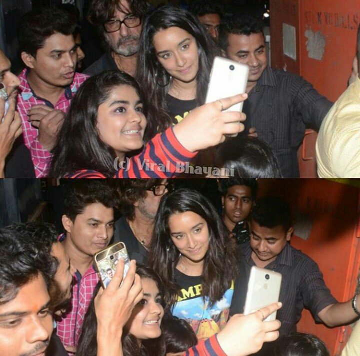 shraddhaslovers's tweet photo. Shraddha's birthday celebration pics.She spent a family time with her parents and the Celebration was plain.She kept it simple.And didn't accept gifts from fans. Just to not make her lil fans feel bad she clicked selfies with them.Respect to this girl ❤
@shraddhakapoor Love ❤ https://t.co/3w1gwWVSAR