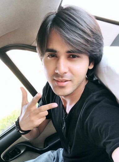 calmlychaotic_'s tweet photo. Clean shaven, stubble or beard?🔥🙂💁

#YehUnDinonKiBaatHai https://t.co/FyKZqL9nLl