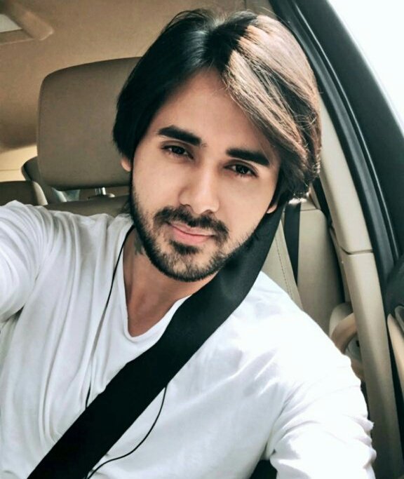calmlychaotic_'s tweet photo. Clean shaven, stubble or beard?🔥🙂💁

#YehUnDinonKiBaatHai https://t.co/FyKZqL9nLl