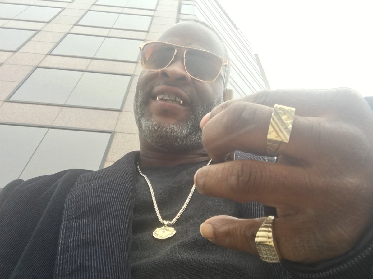 Bout to drop some work off......
12 o’clock tha bag landing