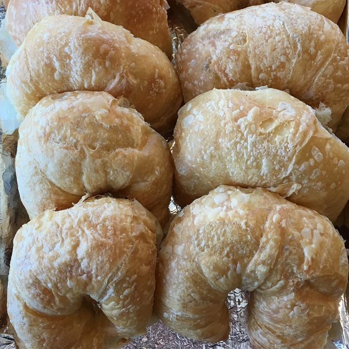 AngiesWaterloo1's tweet photo. Homemade croissants 🥐 just out of the oven!
#croissants #uptownwaterloo #bakerylife #bakerywaterloo #homemadebaking #waterlooregion #bakedgoodies https://t.co/7n4xSDkj6Q