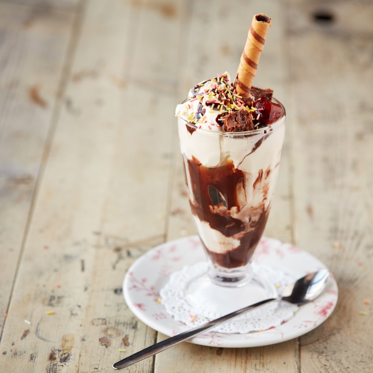 theLOUNGERS's tweet photo. Ice-cream Sundae on a Sunday? Sound good to me! #onespoonortwo ๐ฅ https://t.co/UXeX2H2fLf