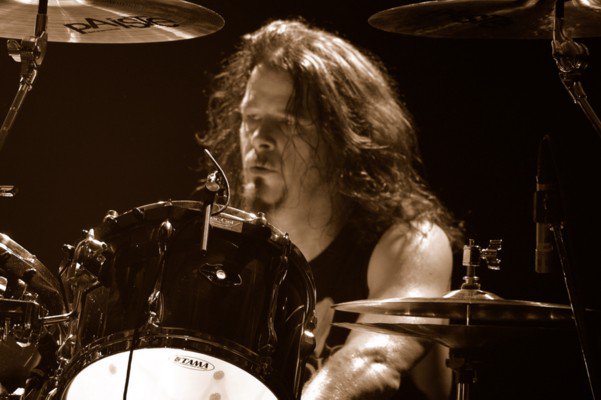 Happy birthday to Paul Bostaph of SLAYER & TESTAMENT. 