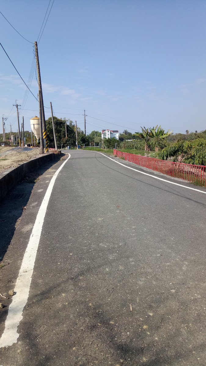 Yuriko_cccc's tweet photo. 會拍下這張照片是因為，我想到了一首歌。
Country roads take me home
To the place I belong

忍不住就哼出來了，這一小段旋律。 https://t.co/60rGdevv1A